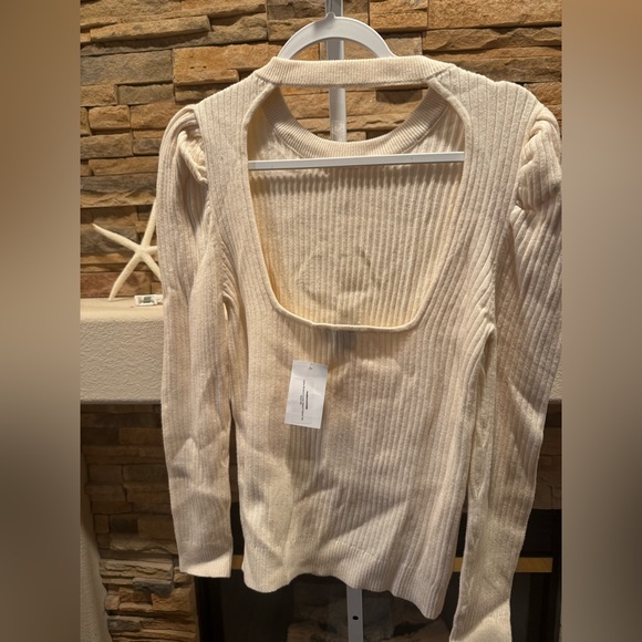 Elegant Cream Sweater for Women - Picture 3 of 6
